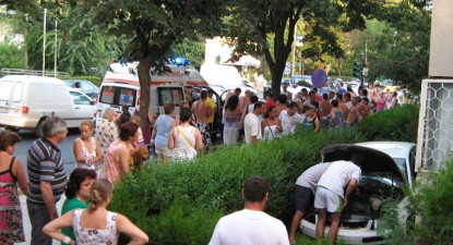 Victimele unui accident îi acuză pe polițiști că au primit bani și că le-au împiedicat să se urce în ambulanță - 62cdde279bbc3e45b8456f040d649b32.jpg