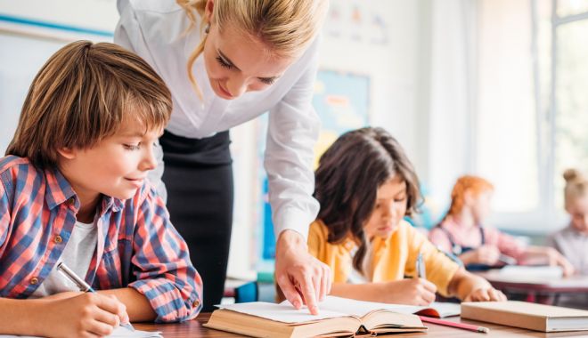 E oficial! Profesorii nu mai au voie să facă meditații cu elevii de la clasă