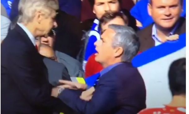 Moment uluitor în Chelsea-Arsenal: Arsene Wenger l-a bruscat pe Jose Mourinho! - 636453mourinho-1412578815.jpg