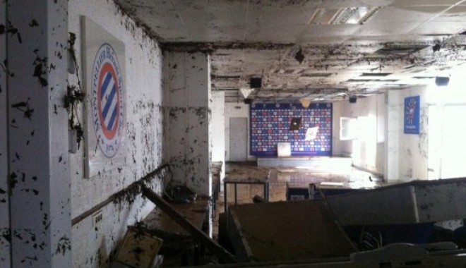 Ploile torențiale din Franța fac ravagii! Stadionul unei foste campioane arată ca după bombardament - 636727bzu9ohkiiaaujz91-1412749340.jpg