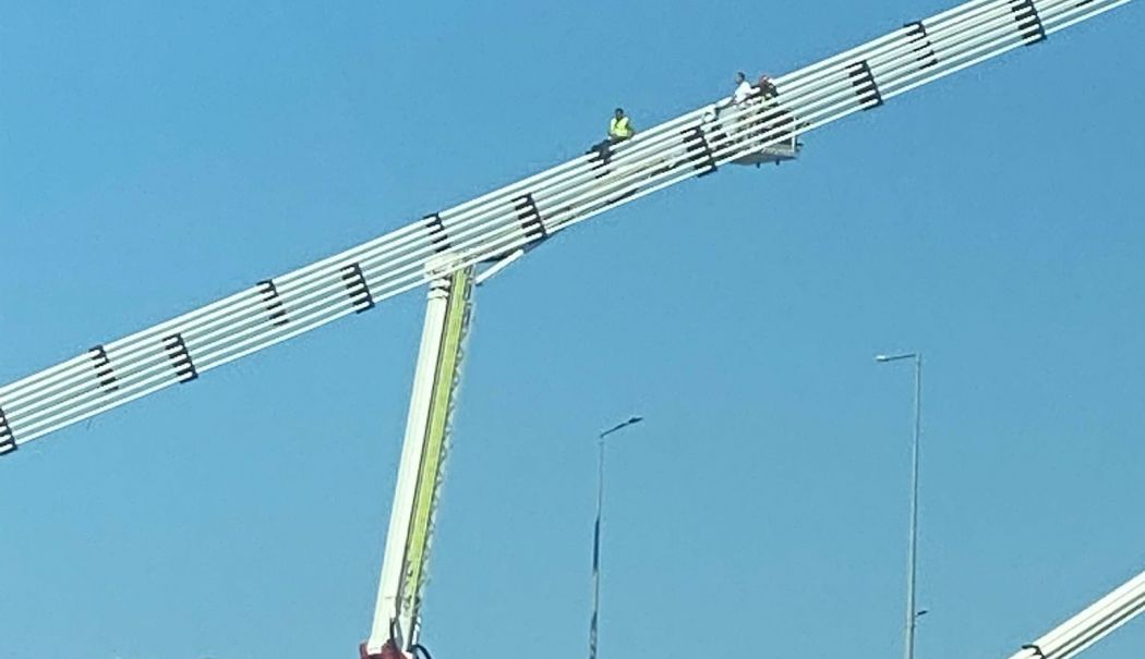 Cine este bărbatul care s-a urcat pe podul de la Agigea? Nu este prima dată când escaladează structura - 6368c5e9c39446b4abfcee00c809b505-1757331100.jpg
