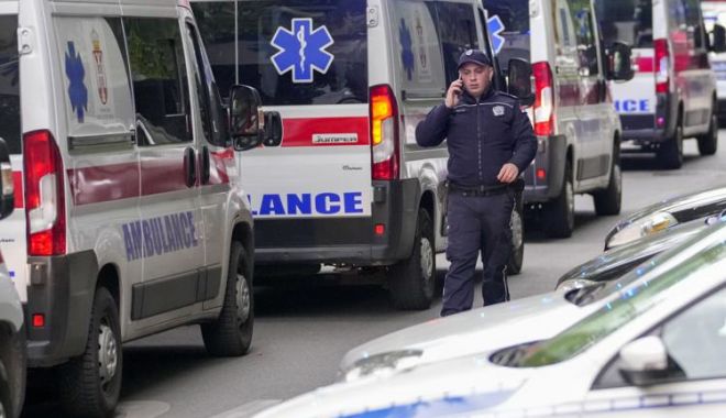 MASACRU într-o școală din Belgrad. Un elev de 14 ani, drogat, fiu de medici, a împuşcat opt copii şi paznicul