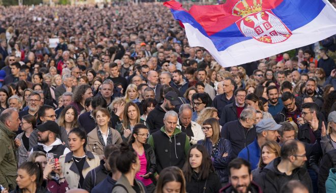 Sârbii au ieșit în număr mare în stradă furioși pe autorități, după crimele în masa care au zguduit țara - 645952682d5c6256463166-1684566089.jpeg