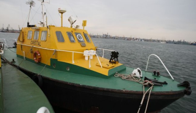 Trei pescari au fost salvați din mare - 646x404-1381750774.jpg