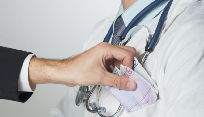 Când ai dat ultima oară ȘPAGĂ la medic? Cum se comportă medicii cu pacienții? Comentează AICI! - 646x404-1394188536.jpg