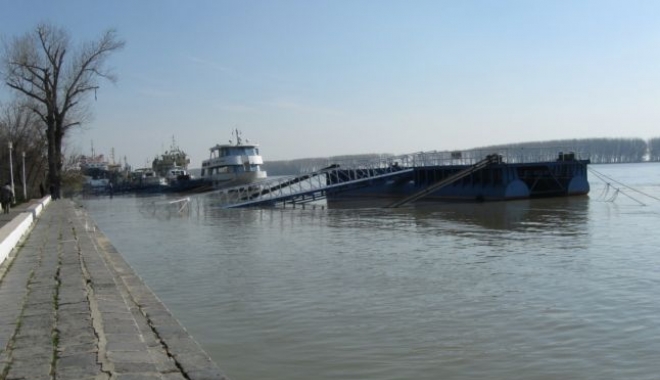 Trafic pe Dunăre întrerupt temporar din cauza condițiilor meteo - 646x404-1501234537.jpg