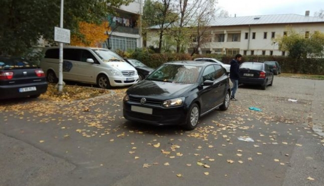 RĂZBUNARE CRUNTĂ PENTRU UN LOC DE PARCARE! UN ȘOFER ȘI-A GĂSIT MAȘINA MÂNJITĂ CU FECALE - 646x404-1508833429.jpg