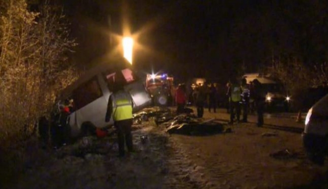 SCENE MACABRE! 15 MORȚI, după ce un camion s-a ciocnit cu un microbuz - 646x404-1510905585.jpg
