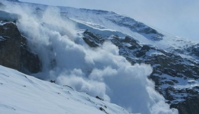 AVALANȘĂ PE MUNTE! UN TURIST ESTE DAT DISPĂRUT ȘI LA ACEASTĂ ORĂ - 646x404-1512134958.jpg