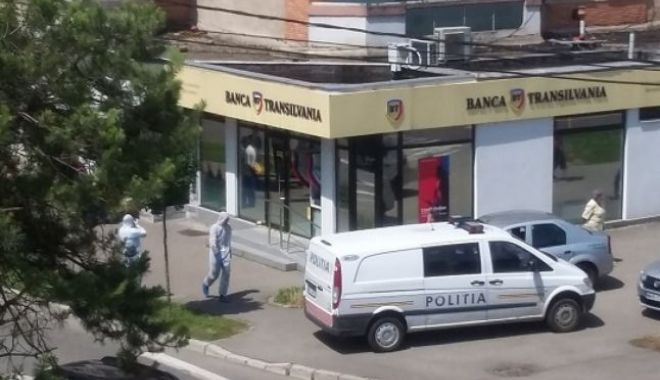Jaf armat la o bancă din Baia Mare. Hoții au venit pe scutere și au fugit cu 100.000 de lei - 646x404-1527072473.jpg