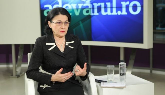 Andronescu: Va dura cel puțin 2-3 luni până demarăm proiectul de dotare a școlilor cu table inteligente - 646x404-1549372070.jpg