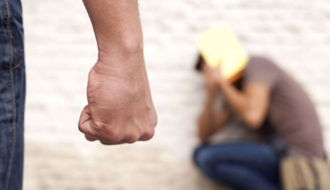 Un nou incident grav! Un elev și-a amenințat un coleg cu cuțitul, în curtea școlii - 646x404-1550741075.jpg