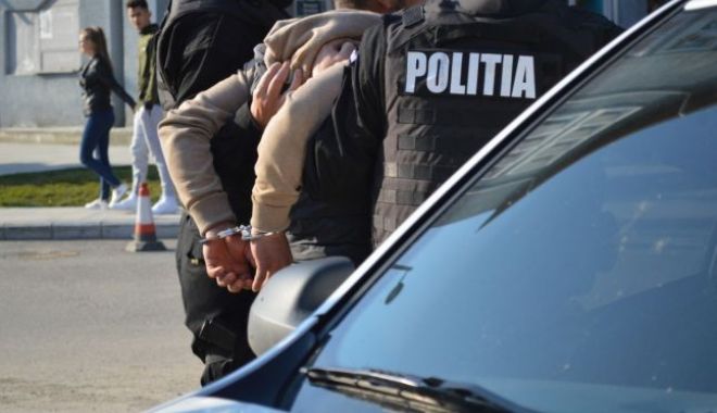 Fată de 15 ani, răpită de pe stradă chiar sub privirile tatălui ei. Trei bărbați au fost reținuți de polițiști - 646x404-1559025260.jpg