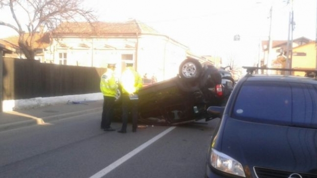 PRIMAR IMPLICAT ÎNTR-UN ACCIDENT RUTIER, DIN CAUZA UNUI ȘOFER CARE NU A ACORDAT PRIORITATE - 646x404113089400-1514401994.jpg