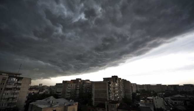 VEȘTI PROASTE DE LA METEOROLOGI: FURTUNILE ÎNCEP SĂ LOVEASCĂ DIN ACEASTĂ SEARĂ. Cum va fi vremea la Constanța - 646x4042-1505816590.jpg