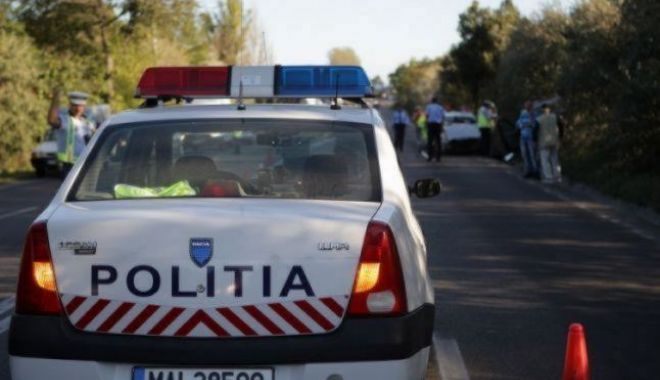 Polițist rupt de beat, la volan, a făcut praf trei mașini parcate înainte de a fi prins de colegi - 646x4042-1528027095.jpg