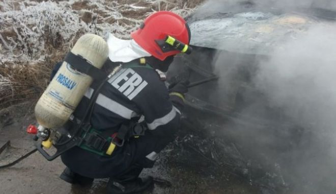 Arde o mașină în Constanța! - 646x4042-1557734491.jpg