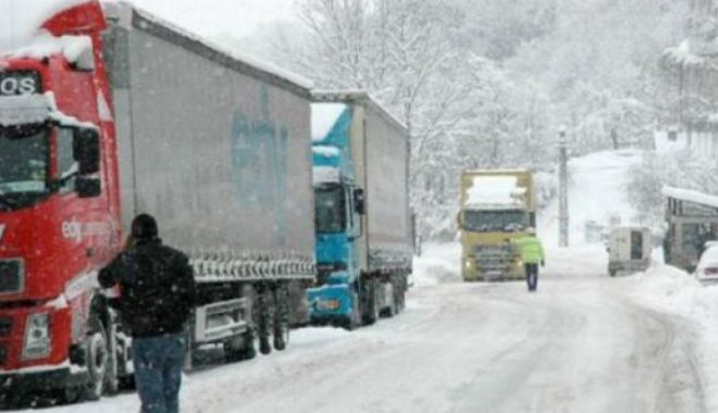 Circulația rutieră restricționată la 12 tone, la punctul de trecere a frontierei Giurgiu – Ruse - 646x404221985600-1543413165.jpg
