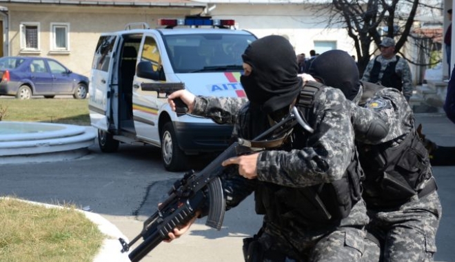 POLIȚIȘTII NU VOR MAI RĂSPUNDE PENAL PENTRU ÎMPUȘCAREA INFRACTORILOR! - 646x4044-1473317627.jpg