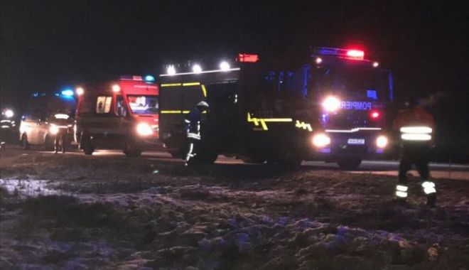 Accident teribil, după ce zăpada de pe prelata unui tir a căzut pe parbrizul unei mașini: opt victime - 646x528-1519587634.jpg