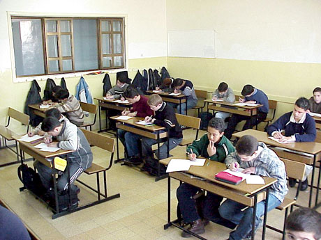 Lecții despre comunism, Holocaust și regii României - 64elevi-1350420019.jpg