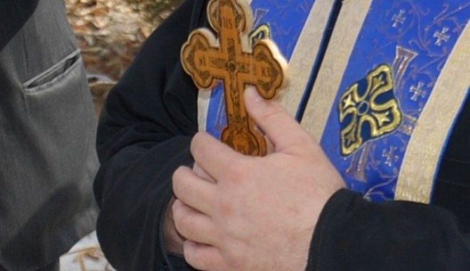 În Postul Paștelui, un slujitor al Bisericii Ortodoxe a agresat sexual o refugiată din Ucraina pe care o cazase în mănăstire - 658x05preoti-1650267290.jpg