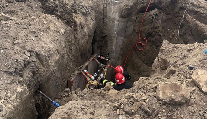 Alertă la ISU Constanța! Persoană prinsă sub un mal de pământ! - 66185984616033758903694269016925-1562842094.jpg