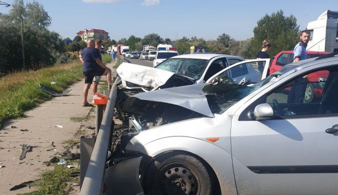 Galerie foto / Accident rutier la Constanța, după ce un șofer nu a păstrat distanța în mers - 66581170877827319251501744534252-1563176128.jpg