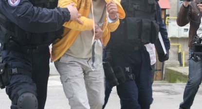 Procurorii DIICOT au propus arestarea pentru nouă din cei 25 de tineri acuzați de fraude bancare - 6762c47d8938a9d95578ddba03262823.jpg