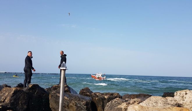 GALERIE FOTO / Bărbat căutat în mare în zona Mamaia Nord. A intrat în mare, dar nu a mai ieșit decât șapca acestuia - 67896133606469346547843458984147-1565793879.jpg