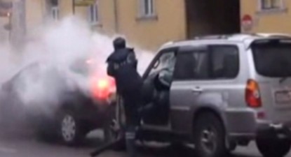 VIDEO Un șofer rus este bătut măr după ce lovește intenționat 20 de mașini - 67ec61da234cf284fb68a4445cf91589.jpg
