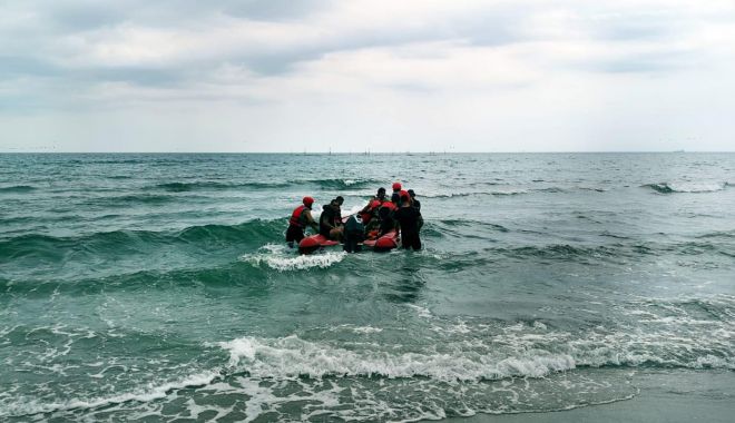 Persoană dispărută în mare, la Tuzla. Ambarcațiunea ISU nu poate interveni din cauza valurilor mari - 68246552914925828888029187138259-1565764203.jpg