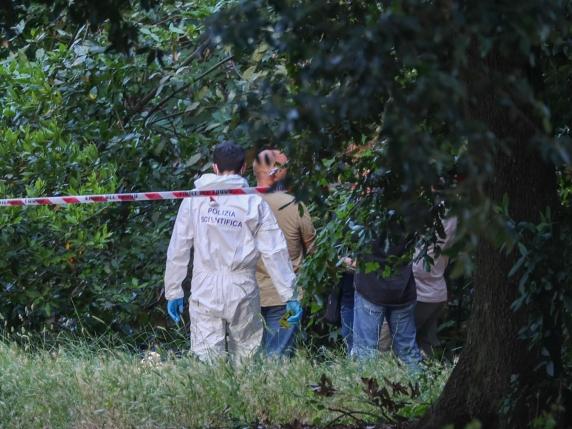 Tragedie fără margini: O româncă și fiica ei nou-născută au fost găsite moarte, într-un parc din Roma