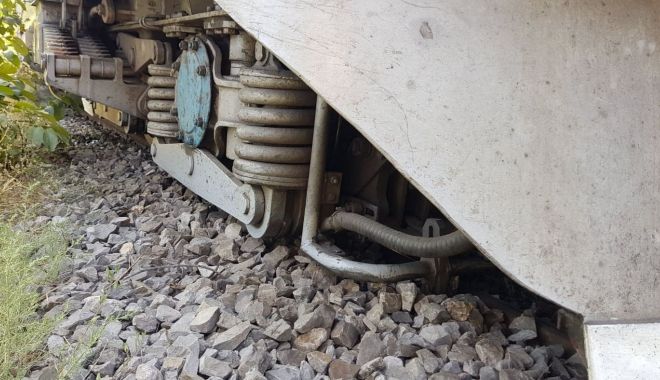 UPDATE. Locomotivă deraiată, la Constanța! Galerie FOTO - 69159363268335424836556138487730-1566903887.jpg