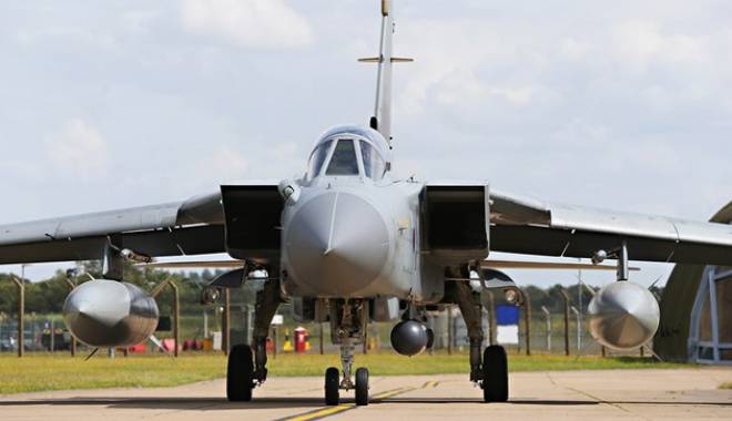 Cameron triumfă! Parlamentul britanic aproba lansarea bombardamentelor în Siria - 6949589afpmediafaxfotocplandyhol-1449138836.jpg