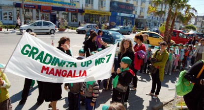 Copiii din Mangalia au scandat 