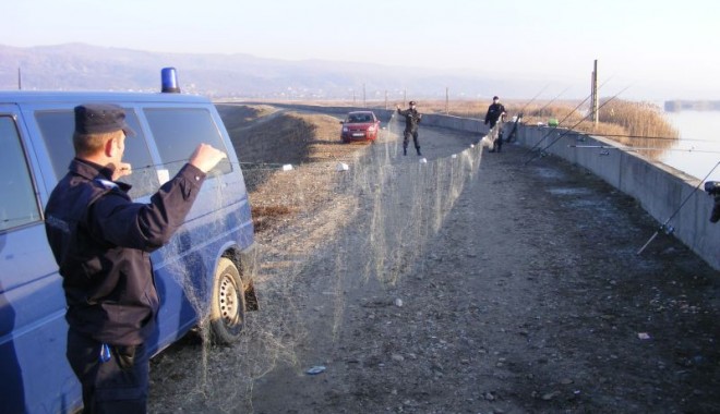 Braconieri prinși de polițiștii de frontieră - 6aprilieplasepescuitbraconieriga-1396780874.jpg