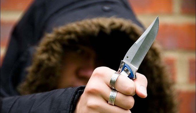Benzinărie din județul Constanța, jefuită / Suspectele, două tinere, au ajuns după gratii - 6aprilietiganciamentarebenzinari-1396779660.jpg