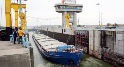 Cărbunele și minereul de fier vor revigora traficul pe canalele navigabile, în 2010 - 6b36e481f67459ca5cc8e807c70a09ec.jpg