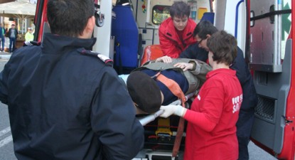 S-a prăbușit pe stradă, plină de sânge, sub privirile trecătorilor - 6bd1d12cb7b4668d39bd7b9d01a98bad.jpg