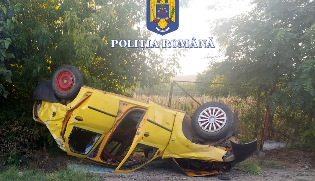 A plecat de la locul accidentului, lăsându-și pasagerul rănit în mașina răsturnată