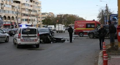 Accident rutier spectaculos în intersecția de la Trocadero - 6fc5fefdebac4ab0541be99b3b0545a0.jpg