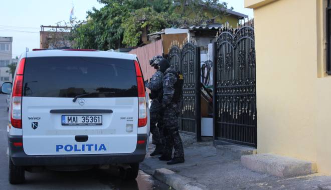 ESCROCII din Brăila care au lăsat fără bani constănțenii au fost reținuți - 6martieescroci-1425657385.jpg