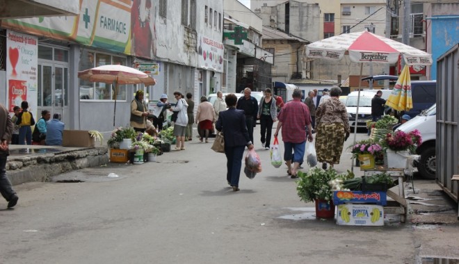 Polițiștii au organizat razii în piețele din Constanța - 6septembrierazieamploaregrivitei-1365768206.jpg