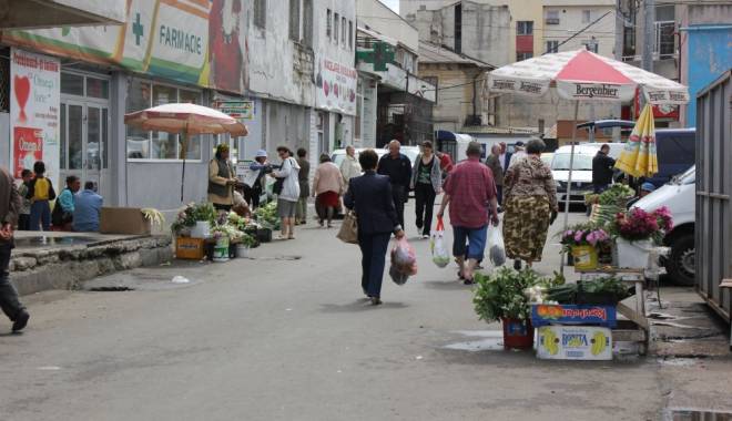 Piețele din Constanța, luate la bani mărunți de polițiști - 6septembrierazieamploaregrivitei-1428139204.jpg