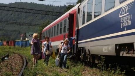 Trafic feroviar blocat pe Valea Prahovei - 6trenuriblocatepevaleaprahovei34-1310822859.jpg