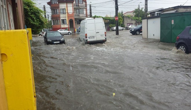 UPDATE. CONSTANȚA SUB APE: Zeci de străzi, gospodării și instituții publice sunt inundate! Canalizările nu mai fac față! GALERIE FOTO - 7-1403008005.jpg