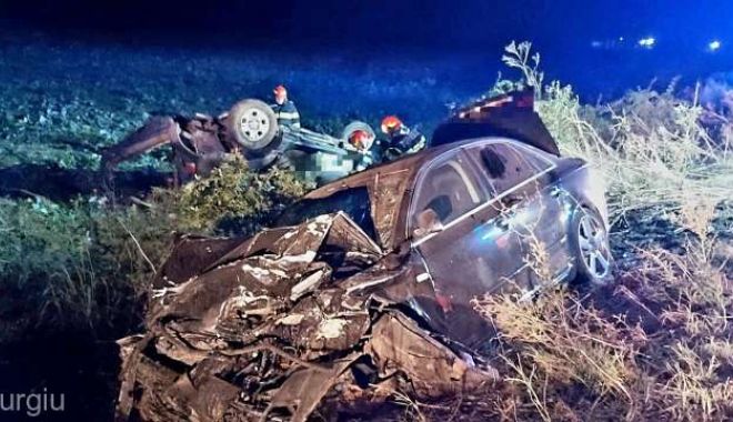 Doi bărbaţi, transportaţi la spital, în urma unui accident rutier. Una dintre maşinile implicate s-a răsturnat