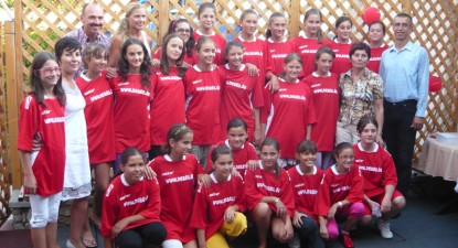 Micile handbaliste de la CSS1 au primit echipament din Germania (galerie foto) - 70777388caf7c1ad7f5c3e9577f88a77.jpg
