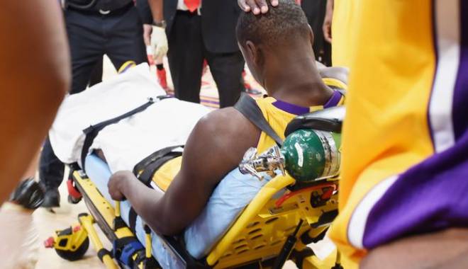 Catastrofă la debut: Lakers, spulberată de Rockets - 7103436afpmediafaxfotorobynbeck-1414571645.jpg
